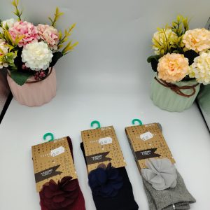 Calcetines niña con flor Ysabel Mora | Suavidad y diseño delicado