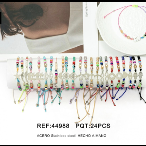 Home 10 Pulseras infantiles y juveniles de hilo