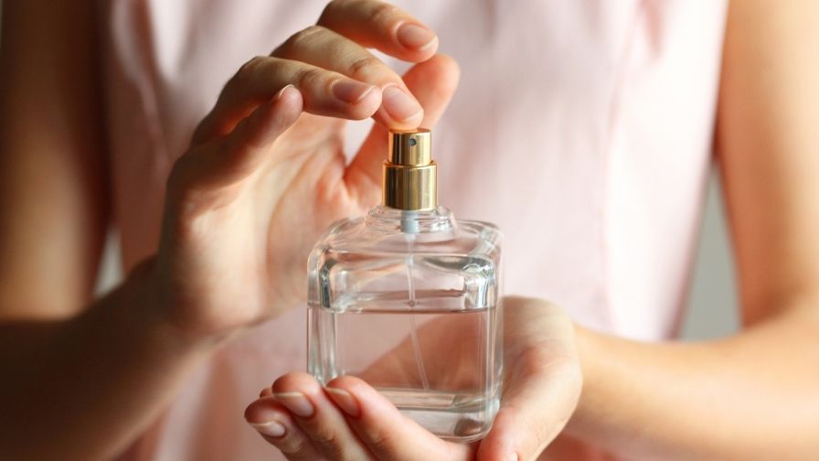 como hacer que el perfume dure mas